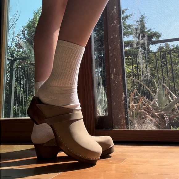 Classic Clog in Taupe Oiled Nubuck on Brown Base with Strap - Picture 5 of 7